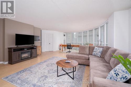 613 - 24 Wellesley Street W, Toronto, ON - Indoor Photo Showing Living Room