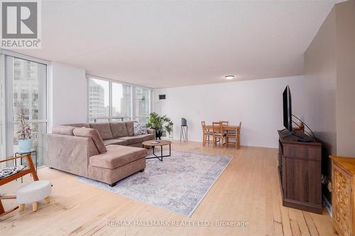 613 - 24 Wellesley Street W, Toronto, ON - Indoor Photo Showing Living Room
