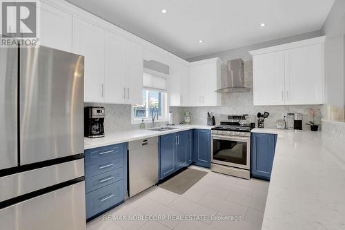 92 Water Garden Lane, Vaughan, ON - Indoor Photo Showing Kitchen With Upgraded Kitchen
