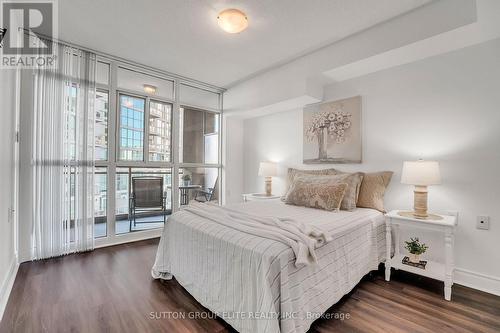 401 - 3 Marine Parade Drive, Toronto, ON - Indoor Photo Showing Bedroom