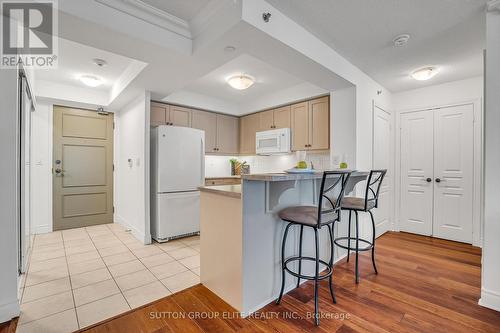 401 - 3 Marine Parade Drive, Toronto, ON - Indoor Photo Showing Kitchen