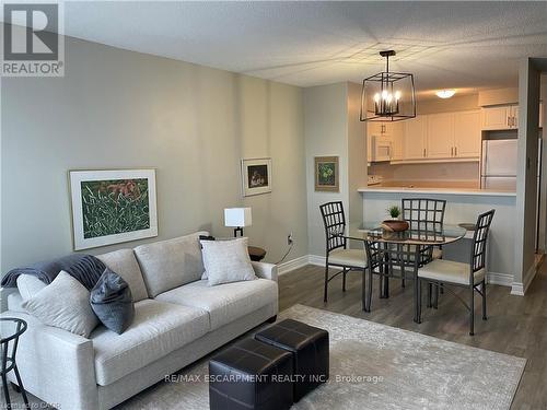 1508 - 2155 Burnhamthorpe Road W, Mississauga, ON - Indoor Photo Showing Living Room