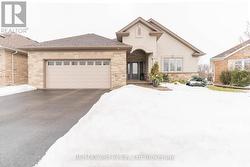 11 HOLLIER DRIVE  Tillsonburg, ON N4G 0G2