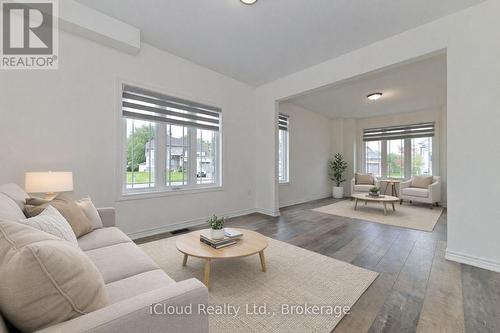 1645 Marina Drive, Fort Erie, ON - Indoor Photo Showing Living Room