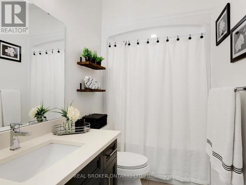 11 - 68 Cedar Street, Brant, ON - Indoor Photo Showing Bathroom
