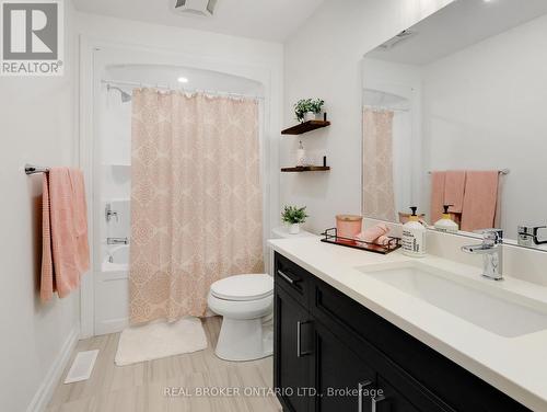 11 - 68 Cedar Street, Brant, ON - Indoor Photo Showing Bathroom