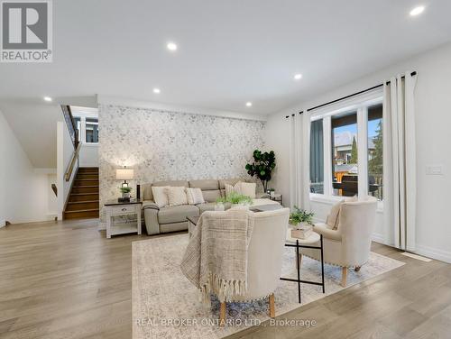 11 - 68 Cedar Street, Brant, ON - Indoor Photo Showing Living Room
