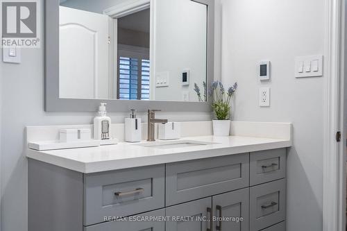 7 Volterra Court, Hamilton, ON - Indoor Photo Showing Bathroom