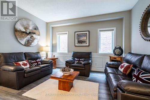 7 Volterra Court, Hamilton, ON - Indoor Photo Showing Living Room