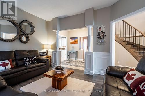 7 Volterra Court, Hamilton, ON - Indoor Photo Showing Living Room