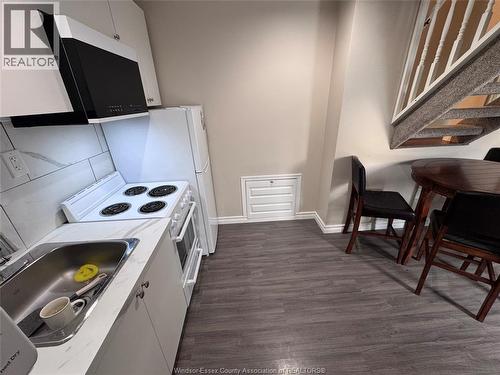 1527 Pierre, Windsor, ON - Indoor Photo Showing Kitchen
