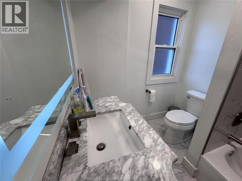 1527 Pierre, Windsor, ON - Indoor Photo Showing Bathroom