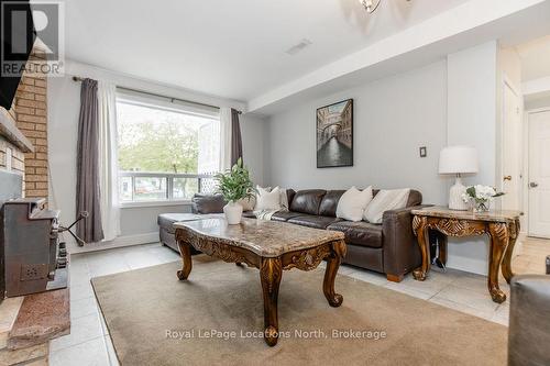 3 51St Street, Wasaga Beach, ON - Indoor Photo Showing Living Room