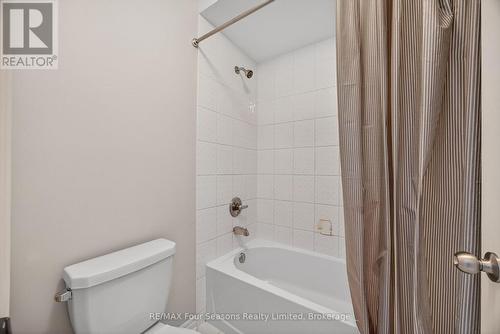 Guest bathroom - 62 Kirby Avenue, Collingwood, ON - Indoor Photo Showing Bathroom