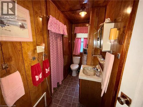 484 East Main Street, Welland, ON - Indoor Photo Showing Bathroom