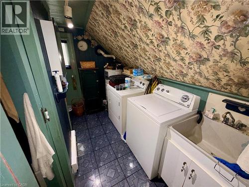 484 East Main Street, Welland, ON - Indoor Photo Showing Laundry Room
