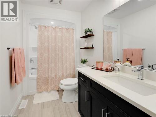 68 Cedar Street Unit# 11, Paris, ON - Indoor Photo Showing Bathroom