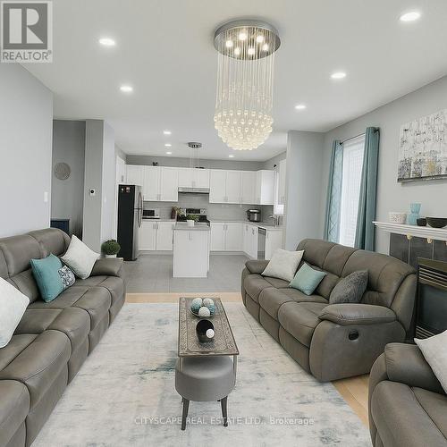 1165 Klondike Road, Ottawa, ON - Indoor Photo Showing Living Room