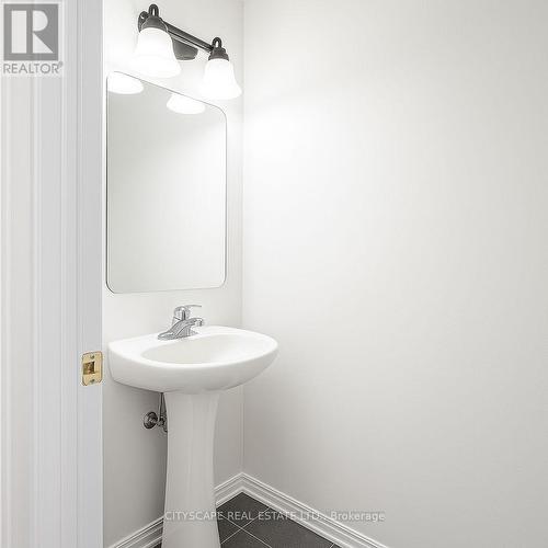 1165 Klondike Road, Ottawa, ON - Indoor Photo Showing Bathroom