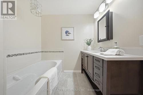 328 Burnett Avenue, Cambridge, ON - Indoor Photo Showing Bathroom