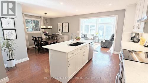 328 Burnett Avenue, Cambridge, ON - Indoor Photo Showing Bedroom