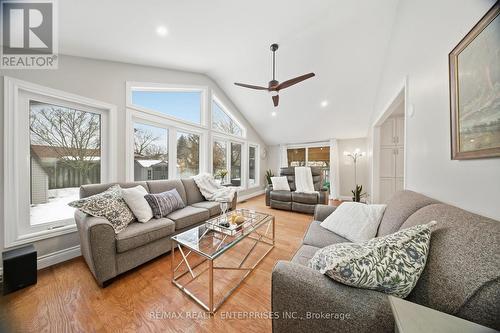 328 Burnett Avenue, Cambridge, ON - Indoor Photo Showing Bedroom