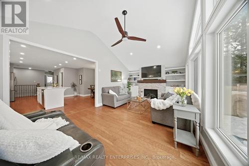 328 Burnett Avenue, Cambridge, ON - Indoor Photo Showing Bedroom