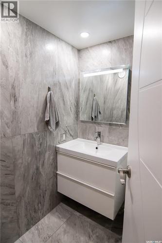 221 4045 Rae Street, Regina, SK - Indoor Photo Showing Bathroom
