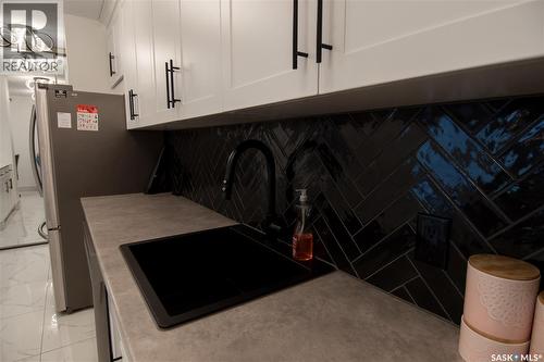 221 4045 Rae Street, Regina, SK - Indoor Photo Showing Kitchen