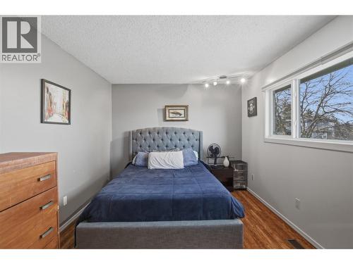 299 Gordonhorn Crescent, Kamloops, BC - Indoor Photo Showing Bedroom