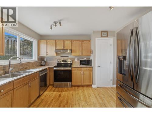 299 Gordonhorn Crescent, Kamloops, BC - Indoor Photo Showing Kitchen With Stainless Steel Kitchen With Double Sink