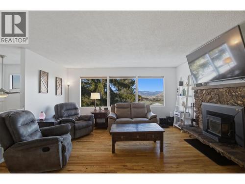299 Gordonhorn Crescent, Kamloops, BC - Indoor Photo Showing Living Room With Fireplace