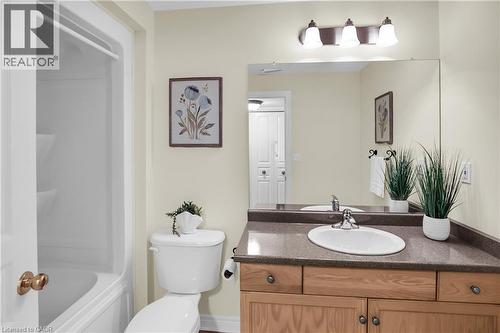 8 Muscat Drive Unit# 4, Grimsby, ON - Indoor Photo Showing Bathroom