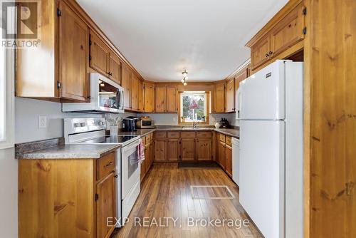 13 St Philip Street, Prince Edward County (South Marysburg Ward), ON - Indoor Photo Showing Kitchen With Double Sink