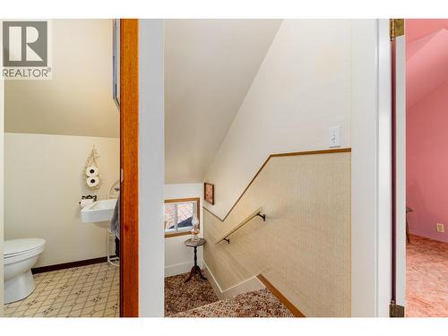 1843 Mclaren Street, Creston, BC - Indoor Photo Showing Bathroom
