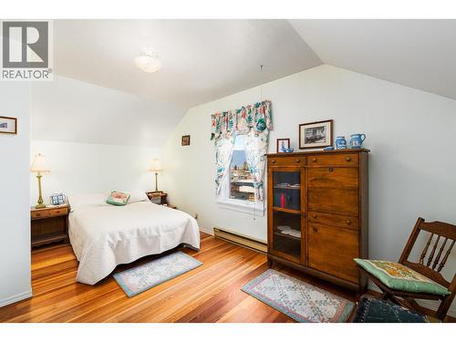 1843 Mclaren Street, Creston, BC - Indoor Photo Showing Bedroom