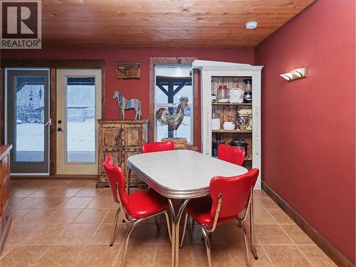 3850 Blythe-Rhone Road, Westbridge, BC - Indoor Photo Showing Dining Room