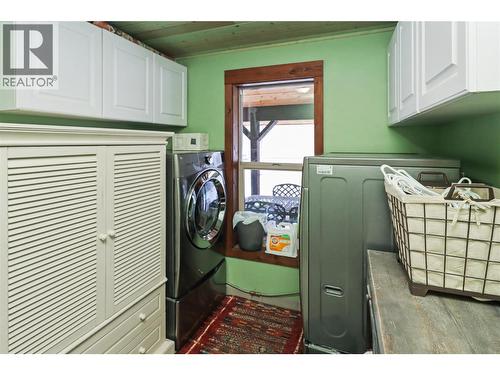 3850 Blythe-Rhone Road, Westbridge, BC - Indoor Photo Showing Laundry Room