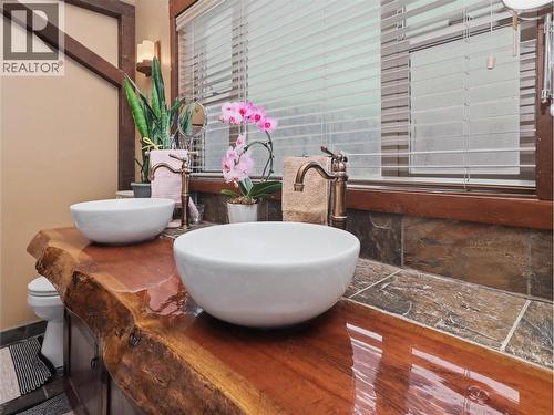 3850 Blythe-Rhone Road, Westbridge, BC - Indoor Photo Showing Bathroom