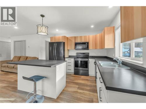 272 Burton Avenue, Princeton, BC - Indoor Photo Showing Kitchen With Double Sink