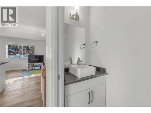 272 Burton Avenue, Princeton, BC - Indoor Photo Showing Bathroom