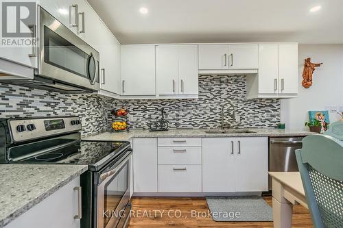 829 Athol Street, Whitby, ON - Indoor Photo Showing Kitchen With Upgraded Kitchen