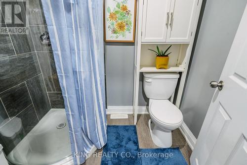829 Athol Street, Whitby, ON - Indoor Photo Showing Bathroom