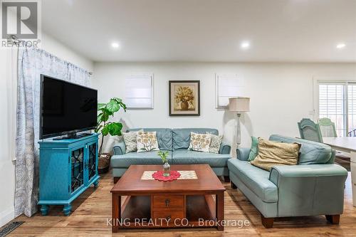 829 Athol Street, Whitby, ON - Indoor Photo Showing Living Room
