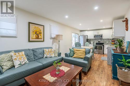 829 Athol Street, Whitby, ON - Indoor Photo Showing Living Room