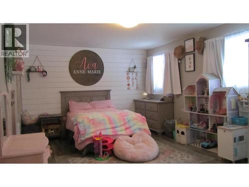 6313 Archie Meadow Road, Forest Grove, BC - Indoor Photo Showing Bedroom