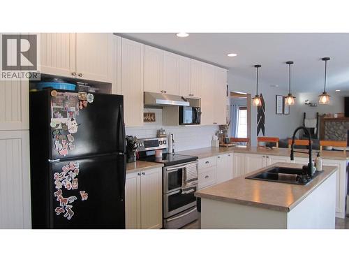 6313 Archie Meadow Road, Forest Grove, BC - Indoor Photo Showing Kitchen With Double Sink