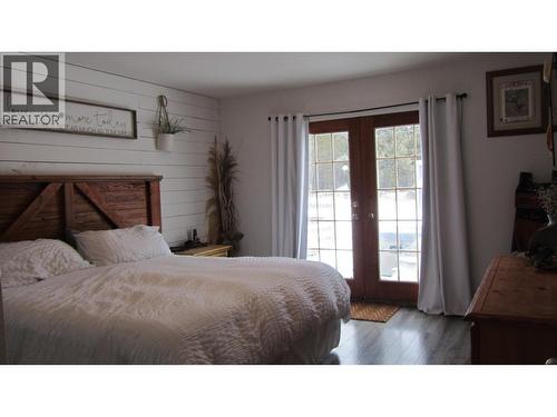 6313 Archie Meadow Road, Forest Grove, BC - Indoor Photo Showing Bedroom