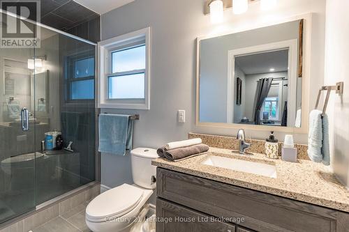 93 James Avenue, Tillsonburg, ON - Indoor Photo Showing Bathroom