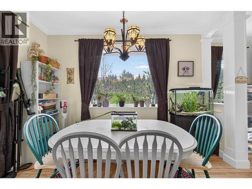 2991 7 Avenue Ne, Salmon Arm, BC - Indoor Photo Showing Dining Room
